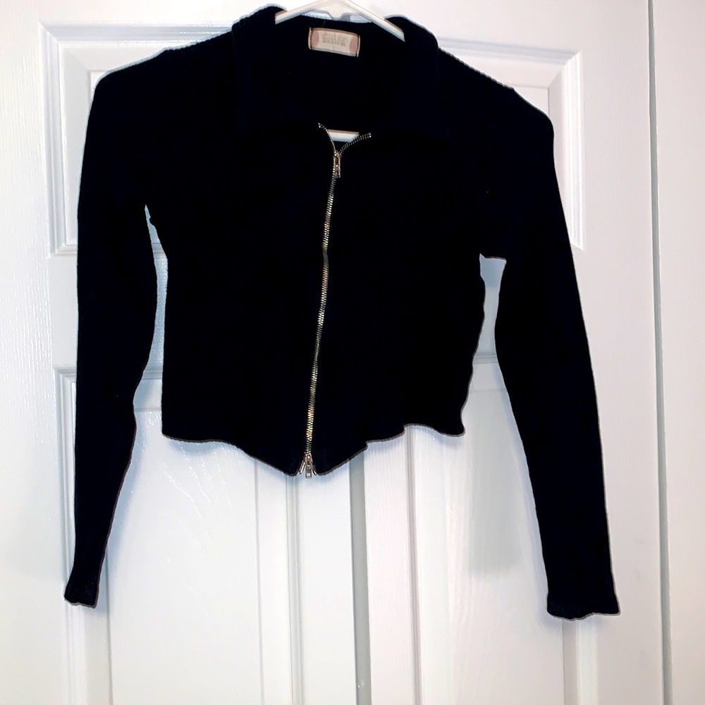 Black zip up crop top